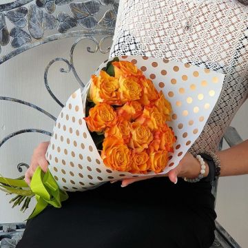Букет из 15 оранжевых роз Горошек