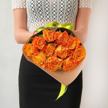 Букет из 11 рыжих роз в оригинальной упаковке