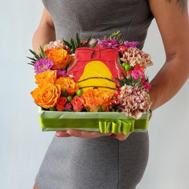 Композиция из роз, гвоздики с печеньем Колокольчик