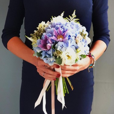 Свадебный букет из гортензии, роз, клематиса Голубая Лагуна