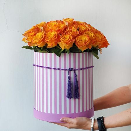 Шляпная коробка с оранжевыми розами Закат