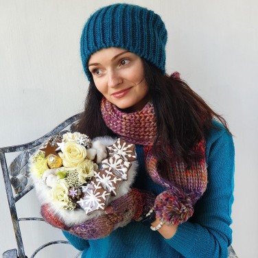 Новогодняя композиция из роз, эустомы и печенья