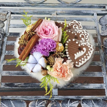 Маленькая новогдняя композиция с корицей и печеньем