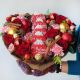 Большая композиция с цветами, новогодним декором и песочным печеньем