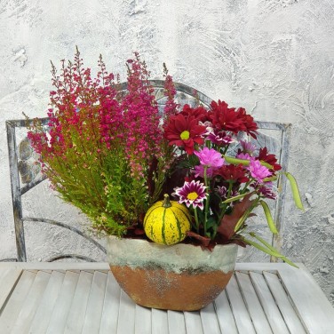 Композиция в офис из живых цветов