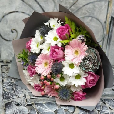 Объемный букет из  хризантем, роз, лунных гвоздик Моя Колючка