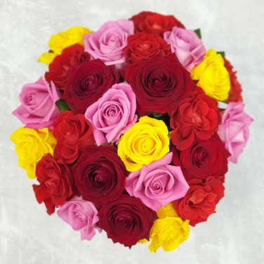 Милая коробочка из разноцветных ароматных роз