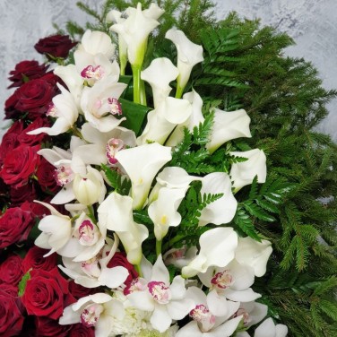 Траурный венок на ножке 150 см