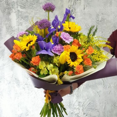 Шикарный букет с подсолнухами, анемонами и розами - Уральские самоцветы