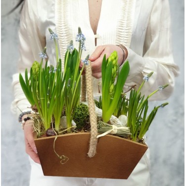 Ящик с гиацинтами, мускарями и природным декором