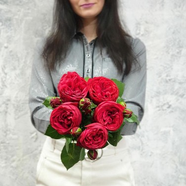 5 пионовидных роз Ред Пиано