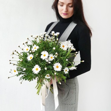 Букет белых ромашек