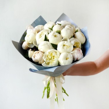 Моно-букет из 25 белых пионов - Безупречность