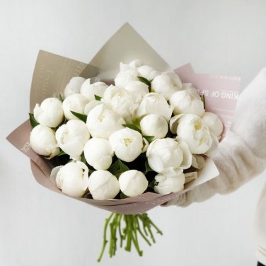 Букет из 25 белых пионов
