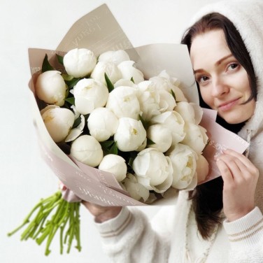 Букет из 25 белых пионов