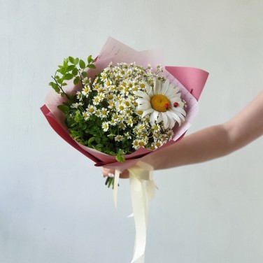 Милый букет для девочки из танацетума и зелени Моя малышка