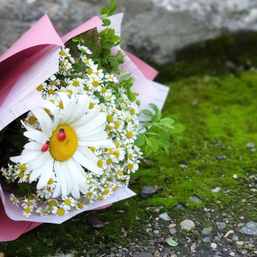 Милый букет для девочки из танацетума и зелени Моя малышка