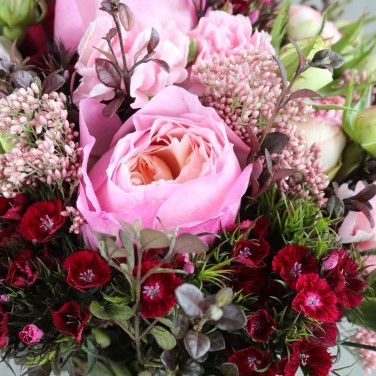 Свадебный букет из пионов и роз