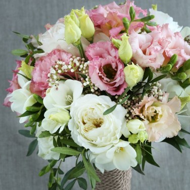 Свадебный букет в розовых тонах