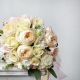 Свадебный букет из пионовидных роз, маттиолы, эустомы