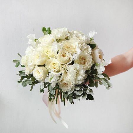 Большой свадебный букет из пионовидных роз, латируса, эустомы