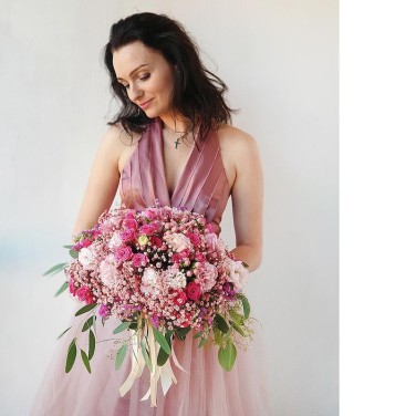 Большой свадебный букет из роз, гиспофилы и эустомы