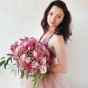 Большой свадебный букет из роз, гиспофилы и эустомы