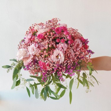 Большой свадебный букет из роз, гиспофилы и эустомы