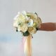 Ванильный свадебный букет из орхидей, роз, маттиолы