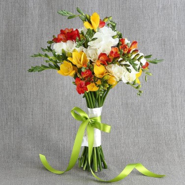 Моно букет из фрезий Аристократка