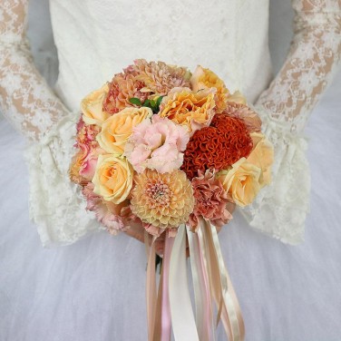 Букет невесты в кремово-оранжевых тонах