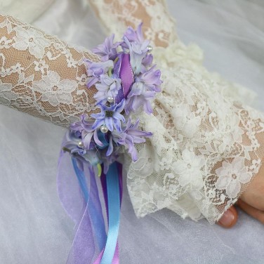 Цветочный браслет на руку с гиацинтами