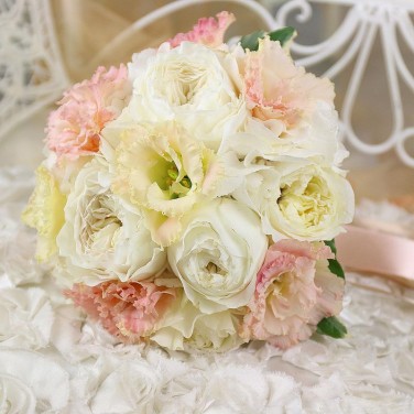 Нежный кремовый букет невесты