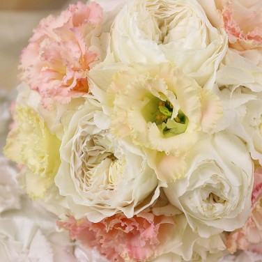 Нежный кремовый букет невесты