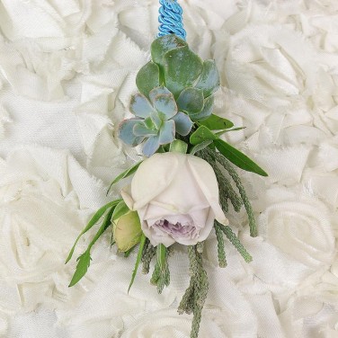 Бутоньерка из роз