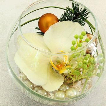 Композиция в стекле с белой орхидеей и жемчужинами
