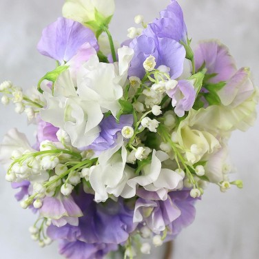 Нежный свадебный букет из латирусов