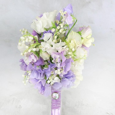 Нежный свадебный букет из латирусов