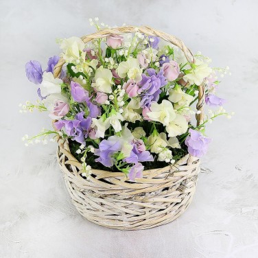 Корзина из латируса и ландышей