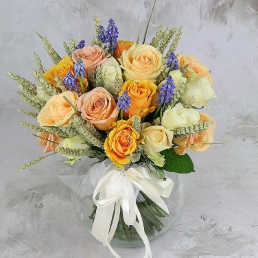 Букет невесты из роз, мускарей Пшеничная Свадьба