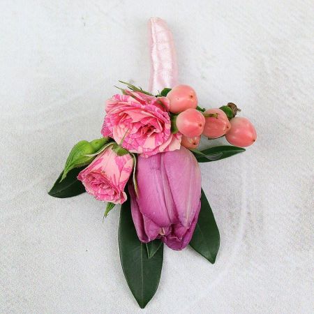 Бутоньерка с тюльпаном розовым