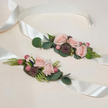 Цветочный браслет на руку с розами