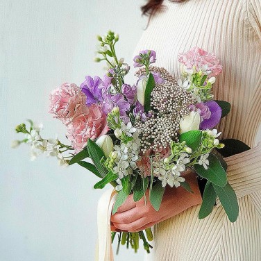 Букет невесты свободной формы с эустомой