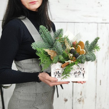 Новогодний конверт с имбирными печеньями и хвоей