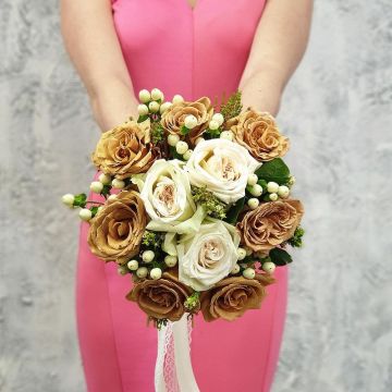 Букет невесты с пионовидной розой и розой шоколадного цвета