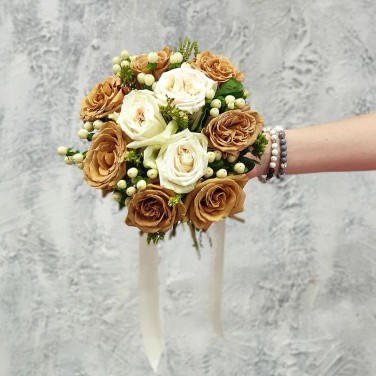 Букет невесты с пионовидной розой и розой шоколадного цвета
