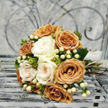 Букет невесты с пионовидной розой и розой шоколадного цвета