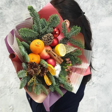 Зимний букет из фруктов, корицы и хлопка