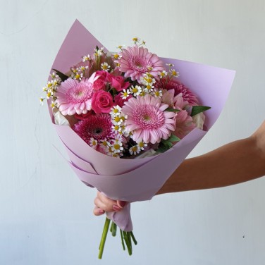 Букет из гербер, ромашек и роз