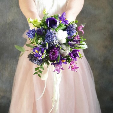 Свадебный букет из анемонов, гиацинтов и клематиса Элегия Моря